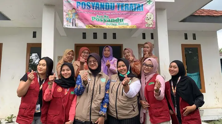 Artikel KKN Universitas Al Ghifari: Mengabdi dengan Hati: Kegiatan Posyandu di Kampung Datar dan Perawatan Situ Cihaniwung